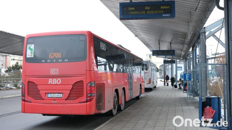 Die Regionalbus Ostbayern GmbH ist Teil des Regensburger Verkehrsverbundes und hat den Personentransport übernommen, als die Bahnstrecke von Schwandorf nach Regensburg gesperrt war. Bild: Hirsch