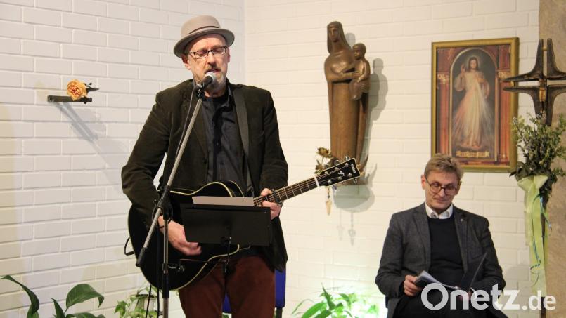 Hubert Treml (links) begleitete das fünfjährige Bestehen des Hospizes St. Felix im vergangenen Jahr musikalisch. Am 19. Oktober engagiert er sich erneut für die Einrichtung und gibt ein Benefizkonzert zugunsten des Hospizes. Archivbild: prh
