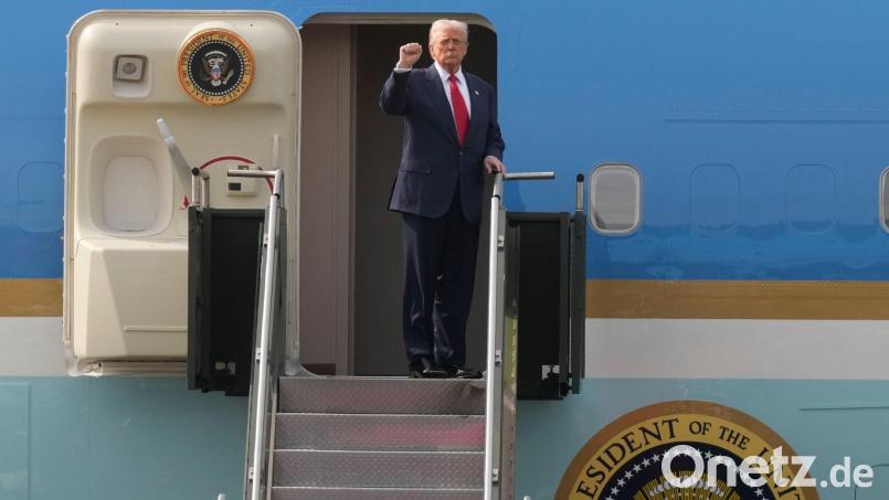 Trump verkündete eine Einigung bei seltenen Erden. Bild: Mark Schiefelbein/AP/dpa