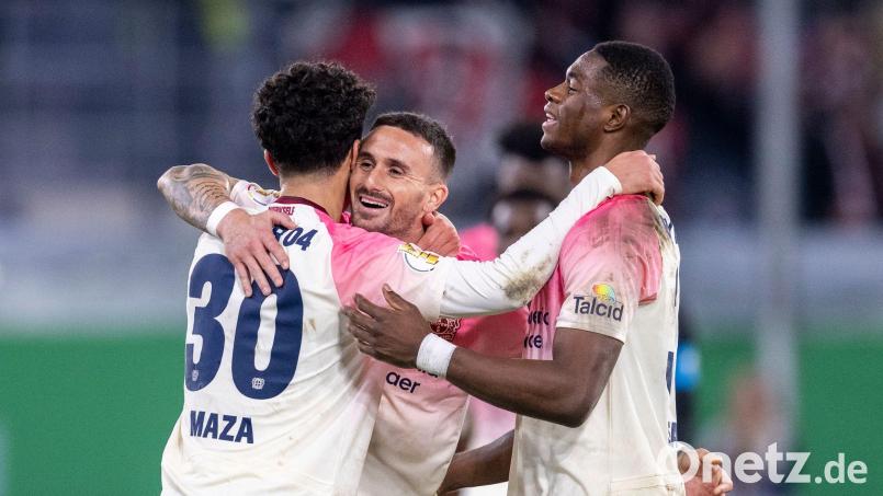 Steht nach hartem Kampf und Verlängerung im Pokal-Achtelfinale: Bayer Leverksuen. Bild: David Inderlied/dpa