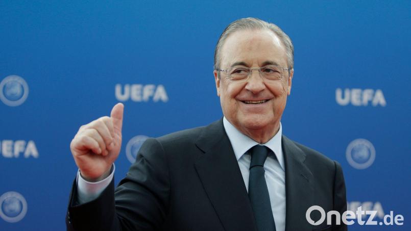 Nach einem weiteren juristischen Erfolg im Streit mit der UEFA um die Super League will Real Madrid unter Club-Präsident Florentino Pérez Schadensersatz geltend machen. Bild: Claude Paris/AP/dpa