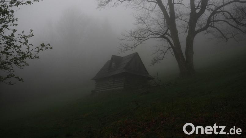 Zwischen alten Hütten, Felsen und Weihern leben die Legenden von Geistern und Teufeln. Bild: unsplash.com