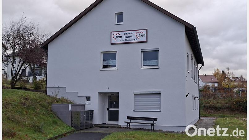 Das AWO-Heim wurde heuer neu verputzt. Immer wieder muss der Ortsverein Geld für Renovierungsarbeiten an dem Haus aus den 50er Jahren in die Hand nehmen. Bild: prh