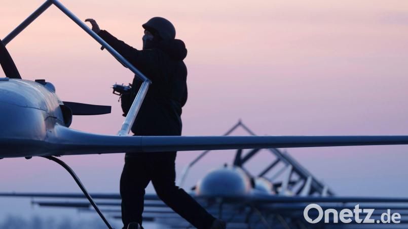 Die Ukraine verteidigt sich durch Angriffe auf Energieanlagen im russischen Hinterland. (Archivbild) Bild: Evgeniy Maloletka/AP/dpa