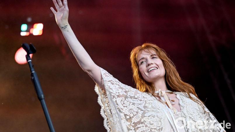 Florence + The Machine mit Frontfrau Florence Welch haben mit „Everybody Scream“ ein vielseitiges Album produziert. (Archivfoto) Bild: Britta Pedersen/dpa