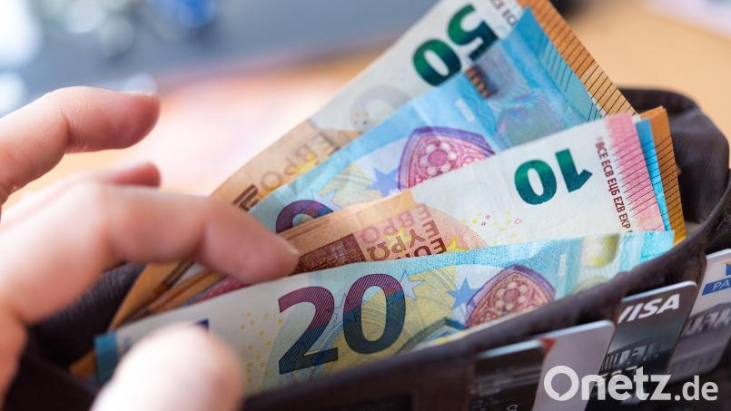 Eine ehrliche Finderin hat einen Geldbeutel und 400 Euro Bargeld bei der Polizei abgegeben. Symbolbild: Monika Skolimowska