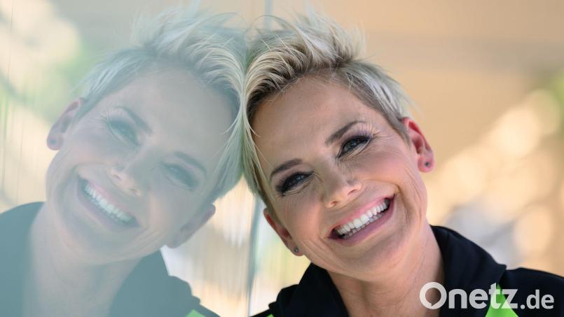 Moderatorin Inka Bause friert viel weniger, seit sie „Bauer sucht Frau“ moderiert. (Archivfoto) Bild: Hendrik Schmidt/dpa