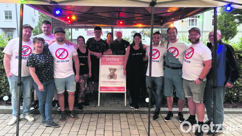 Ein Teil der vielen Helfer, Freunde und Unterstützer für die Veranstaltung und die Benefizaktion. Bild: Bäh