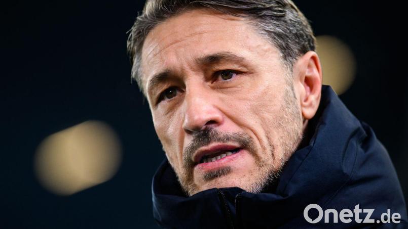 Niko Kovac sprach vor der Partie in Augsburg auch über seinen Abwehrchef Nico Schlotterbeck. Bild: Tom Weller/dpa