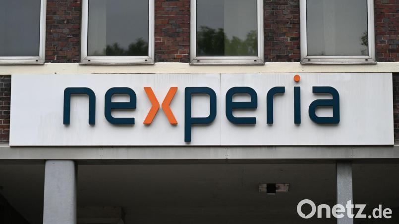 Nexperia hat nach eigenen Angaben die Lieferung von Wafern an seinen Montage- und Teststandort im chinesischen Dongguan ausgesetzt. (Archivbild) Bild: David Hammersen/dpa
