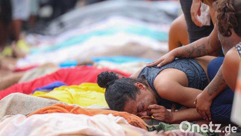 Nach dem blutigen Polizeieinsatz wird um die Getöteten getrauert. Menschenrechtsorganisationen fordern eine Untersuchung. Bild: Tomaz Silva/Agencia Brazil/dpa