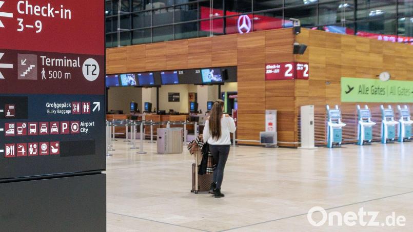 Wegen einer Drohnensichtung wurde der Flugbetrieb am BER zwischenzeitlich eingestellt. Bild: Carsten Koall/dpa