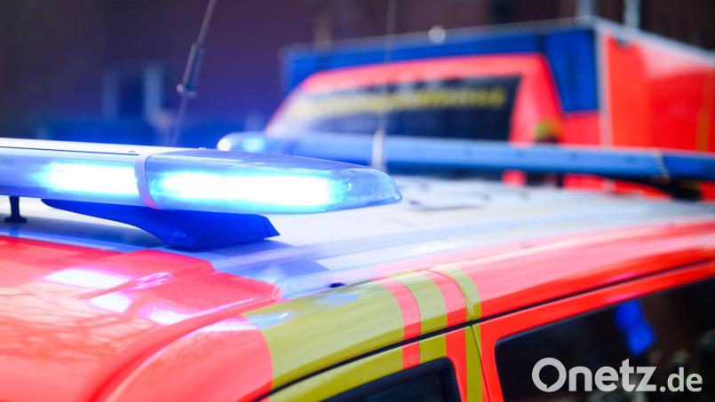 Der Mann starb noch an der Unfallstelle. (Symbolbild) Bild: Julian Stratenschulte/dpa