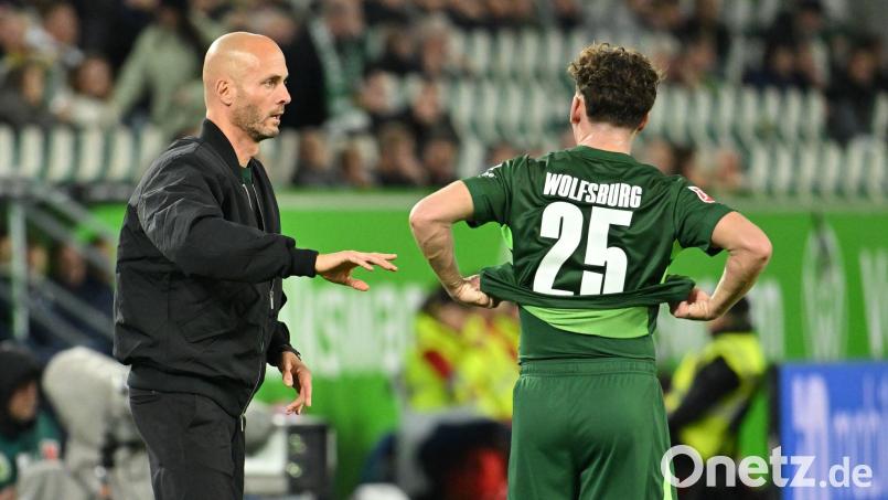 Wolfsburgs Trainer Paul Simonis konnte mit seinem Team erneut nicht daheim gewinnen. Bild: Swen Pförtner/dpa