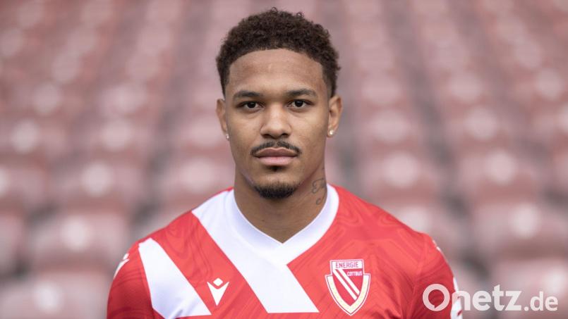 Justin Butler berichtete, dass er mit Affenlauten beleidigt wurde. (Archivbild) Bild: Frank Hammerschmidt/dpa