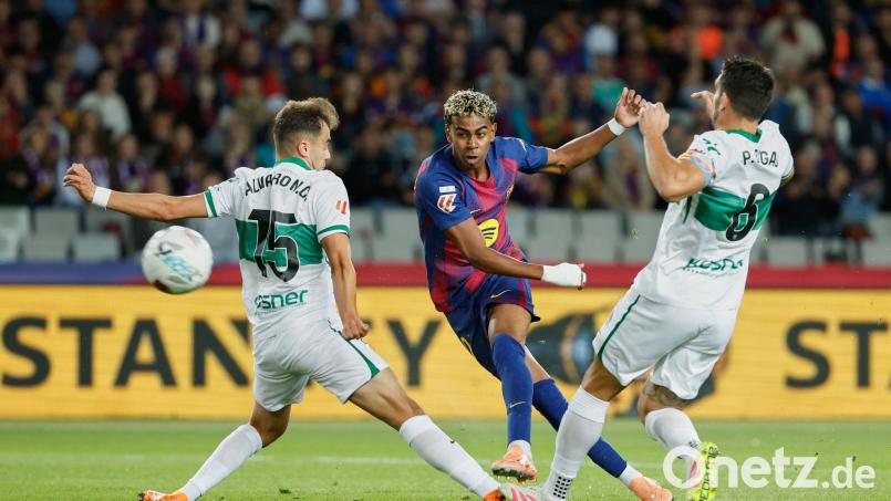 Barcelonas Lamine Yamal (M) erzielte den ersten Treffer der Partie. Bild: Joan Monfort/AP/dpa