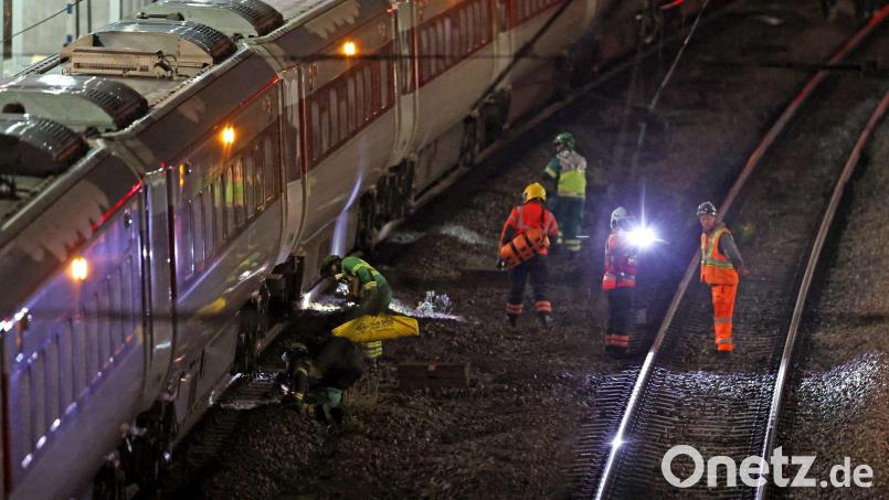 Mehrere Menschen sind bei einem Angriff in einem Zug in England verletzt worden. Bild: Chris Radburn/PA Wire/dpa