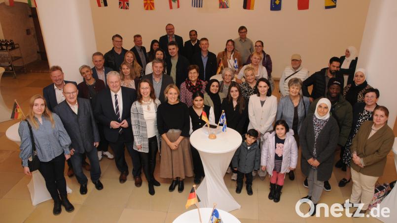 Die Neubürger des Landkreises der letzten Monate wurden bei der Feierstunde im Landratsamt geehrt. Bild: ge