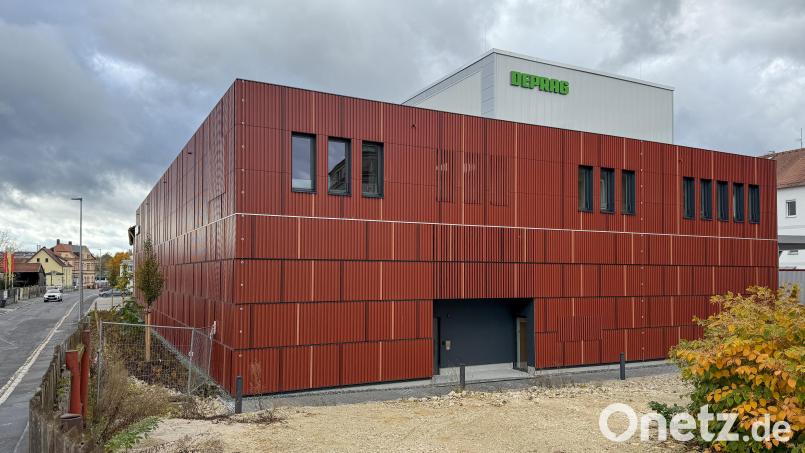 Die Fassade des neuen Logistikzentrums der Deprag an der Schlachthausstraße. Bild: Petra Hartl