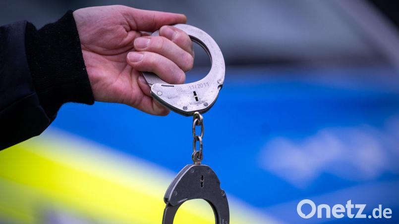 Die Beamten nahmen den 31-Jährigen umgehend fest. (Symbolbild) Bild: Soeren Stache/dpa