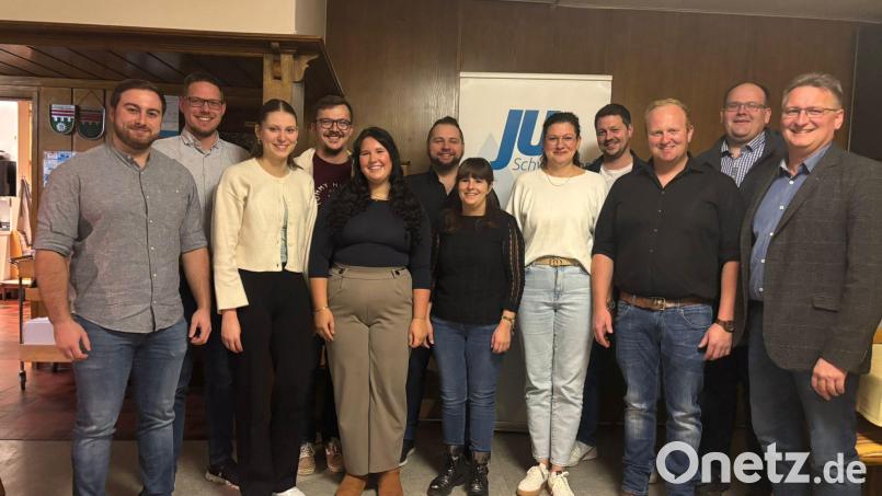 Hinten von links nach rechts: Biersl Florian, Kick Tobias, Balk Stefan, Meier Matthias, Dippl Christian. Vorne von links nach rechts: Roth Mathias, Hammer Sophia, Knott Celina, Becher Susanne, Hummer Michaela, Gürtler Matthias, Hammer Adolf. Bild: Theresa Hammer