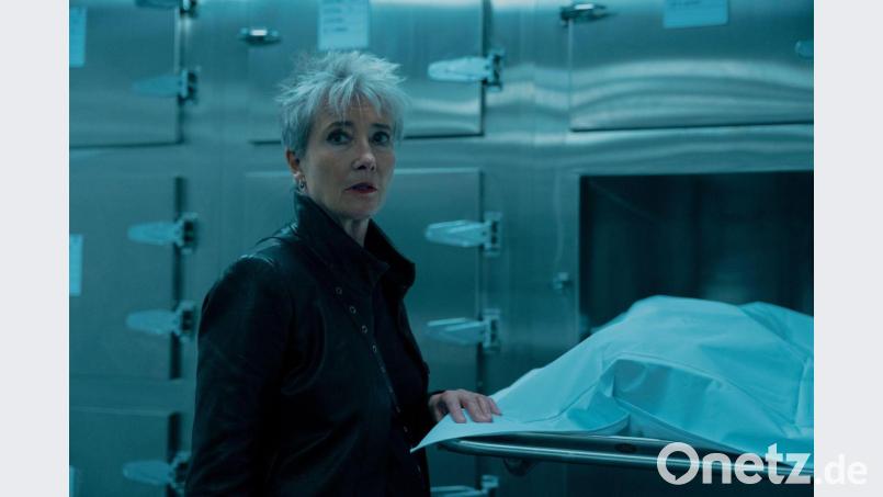 Schauspielerin Emma Thompson spielt in der Serie „Down Cemetery Road“. Bild: Matt Towers/Apple TV/dpa