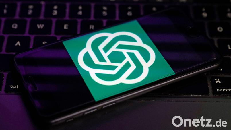 Der ChatGPT-Entwickler OpenAI ist permanent auf der Suche nach mehr Rechenleistung. (Symbolbild) Bild: Richard Drew/AP/dpa