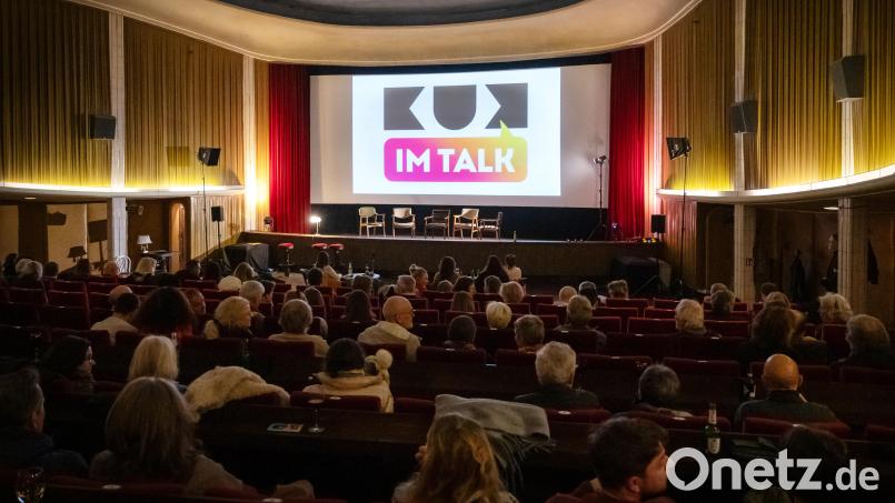Am Donnerstag, 6. November, findet im Amberger Ringtheater ab 18 Uhr eine &quot;KuK im Talk&quot;-Veranstaltung mit dem Titel &quot;Let the Music Play - Aktuelle Themen der Amberger Musikszene&quot; statt. Bild: Simon Wiesner/phoenix moments