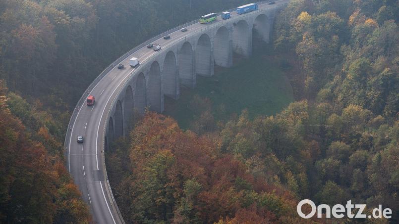 Autofahrerinnen und Autofahrer können die A8 am Albauftstieg wieder nutzen. (Archivbild) Bild: Sebastian Gollnow/dpa