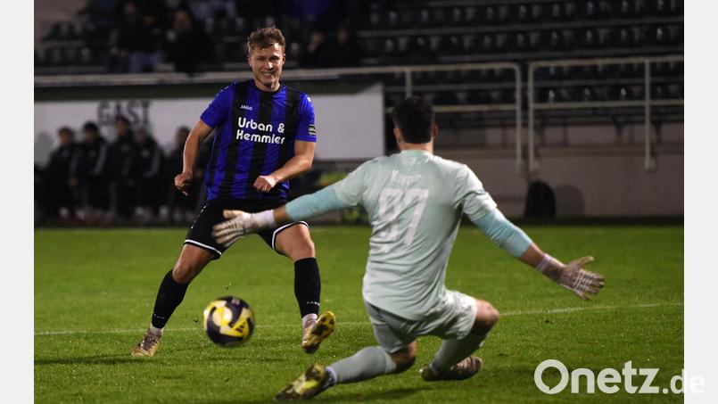 Christoph Fenninger  (WEN) scheitert an TW Nikolas Köpper (Rgb) Bild: Gerhard Büttner