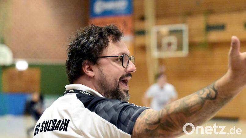 Michael Klose, Trainer des HC Sulzbach, bereitet seine Mannschaft auf ein Knaller-Heimspiel vor. Archivbild: Hubert Ziegler