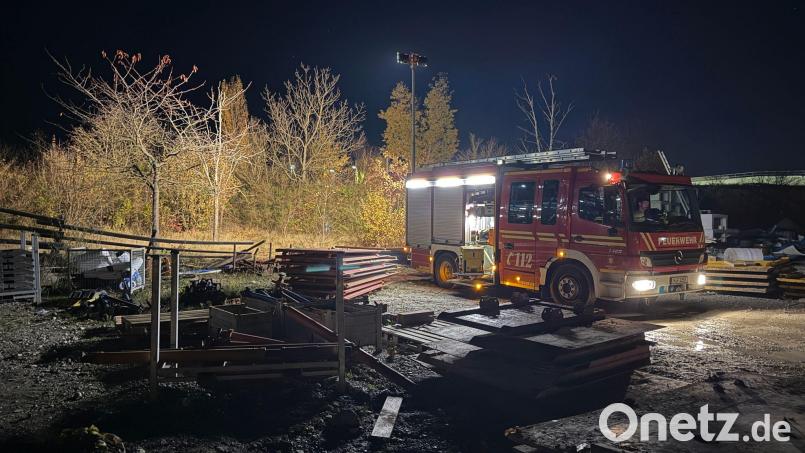Nach dem Brand eines Obdachlosenlagers, bei dem eine tote Frau gefunden wurde, ermittelt die Polizei wegen eines mutmaßlichen Gewaltdelikts. Bild: Friedrich/vifogra/dpa