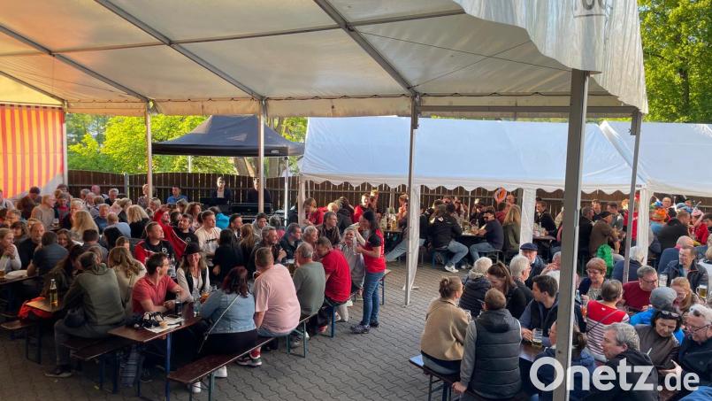 Bierzelt im Brauereihof und Riesenstimmung: "Handball meets Fuchsbeck" steigt wieder an Pfingsten. Bild: HC Sulzbach/exb