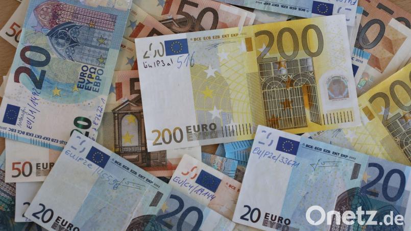 Die Polizei entdeckte das Falschgeld und stellte es sicher. (Symbolbild) Bild: Bernd Wüstneck/dpa-Zentralbild/dpa