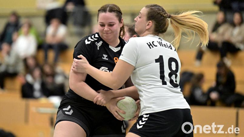 Wenn Victoria Schaller (links) und die HG Amberg auch in der kommenden Saison in der Bezirksoberliga spielen wollen, müssen sie noch einige Hürden überwinden. Archivbild: Hubert Ziegler