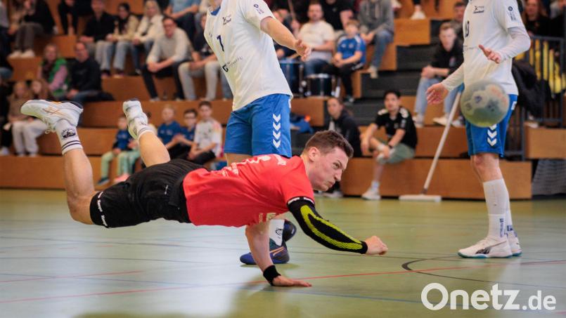 Jannik Uschold (rotes Trikot) lief in Wackersdorf das letzte Mal im Trikot des HV Oberviechtach auf. Bild: Guenter Uschold