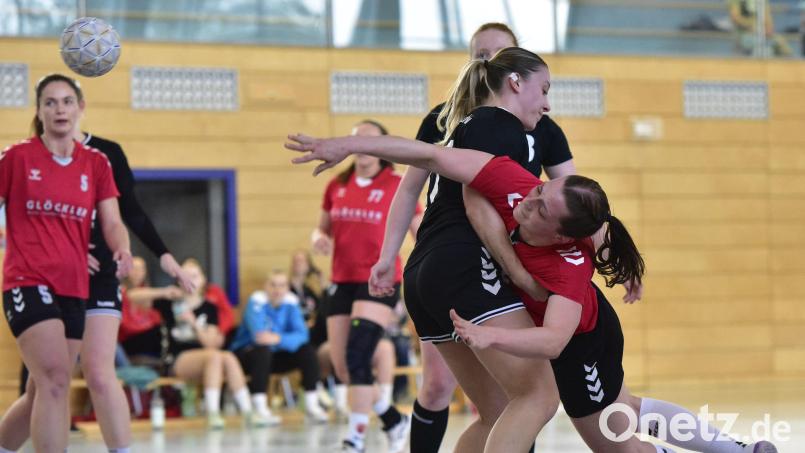 Verena Luley (rechts) hat ihre Karriere bei der HSG Nabburg/Schwarzenfeld beendet, Anna Stubenvoll (links) geht weiter auf Torejagd Am Samstag starten die Handballerinnen aus Nabburg und Schwarzenfeld mit einem Heimspiel gegen Pleichach in die neue Saison. Bild: mhs