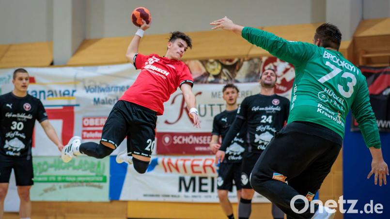 Bastian Meck (am Ball/Szene aus einem früheren Spiel) traf sechs Mal in Eckental. Am Ende reichten auch diese Tore nicht. Archivbild: Günter Uschold