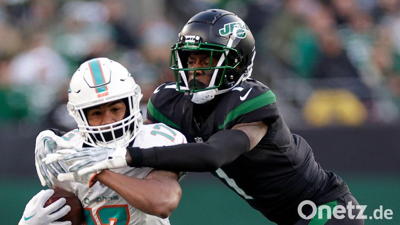 Sauce Gardner (r) wechselt zu den Indianapolis Colts. Bild: Adam Hunger/AP/dpa