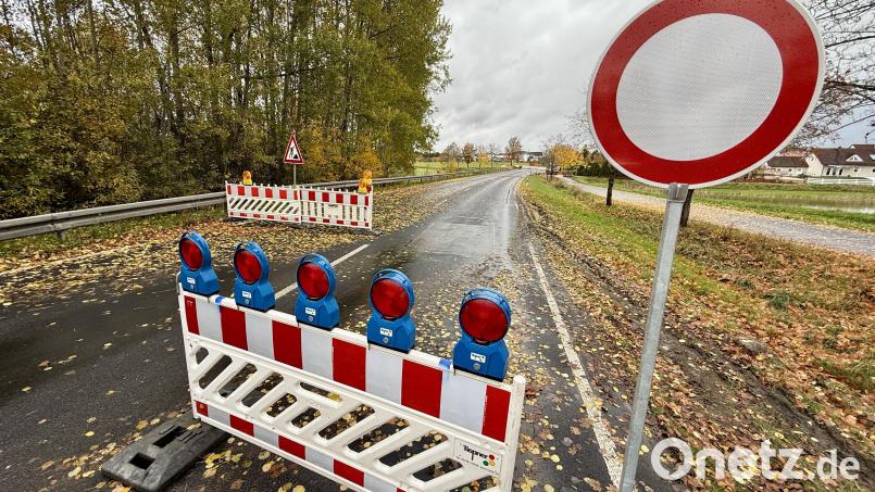 Bisher konnten Anwohner hier durchfahren. Jetzt ist die B299 vor und nach Tanzfleck aber vollständig abgeriegelt. Bild: upl