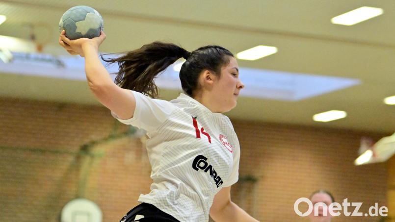 Paula Eckert vom HC Sulzbach beim Torwurf. Am Sonntag geht es für die Sulzbacher Handballerinnen gegen den TV Marktsteft. Archivbild: Hubert Ziegler