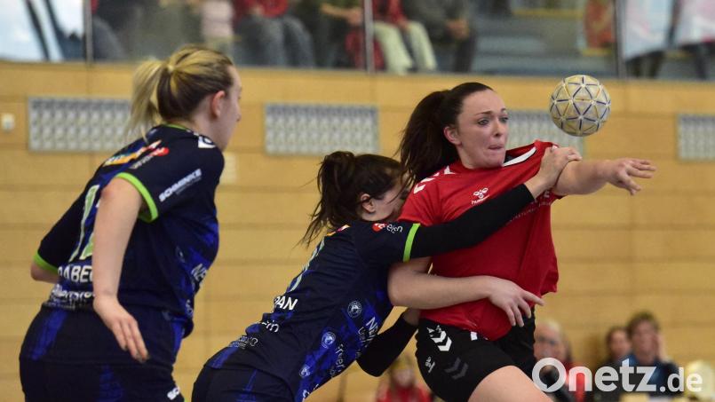 Kerstin Weh (rechts) war mit neun Toren treffsicherte Schützin bei der HSG Nabburg/Schwarzenfeld. Archivbild: mhs