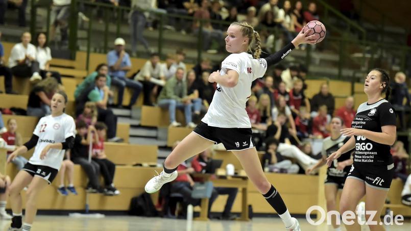 Anna Last vom HC Sulzbach-Rosenberg kommt frei zum Wurf. Gegen den TSV Roßtal gewannen die Sulzbacher Handballerinnen mit 24:20. Archivbild: Hubert Ziegler