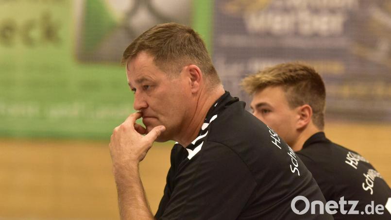 Kein guter Tag für Christian Rohrbach. Der Trainer der HSG Nabburg/Schwarzenfeld zuletzt bei der klaren Niederlage gegen seinen langjährigen früheren Klub HC Sulzbach. Bild: ham