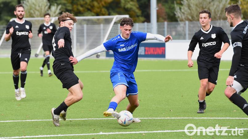 Paul Brand und die SpVgg SV Weiden II könnten sich mit einem Sieg im Nachholspiel gegen den 1. FC Schlicht zwischenzeitlich auf den zweiten Platz der Bezirksliga Nord schieben. Archivbild: Gerhard Büttner