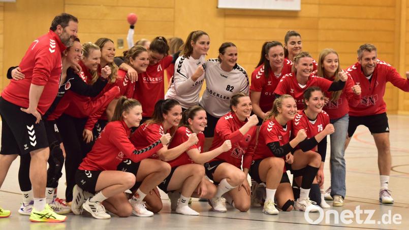 So sehn Derbysieger aus: Die HSG-Damen gewannen gegen den HV Oberviechtach mit 32:25. Bild: mhs