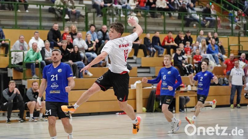 Valentin Weigl (Mitte) vollendet gegen die HG Eckental einen Konter. Am kommenden Wochenende geht es für die Sulzbacher Handballer gegen die TS Herzogenaurach. Archivbild: ref