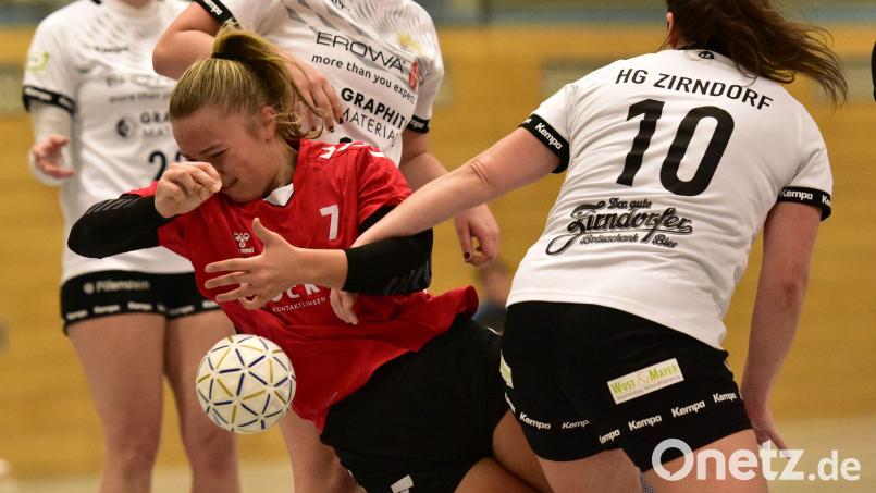 HSG-Akteurin Klaudia Mrveckova (rotes Trikot/Szene aus dem Spiel gegen Zirndorf) und ihre Teamkolleginnen besiegten den HC Sulzbach. Bild: mhs
