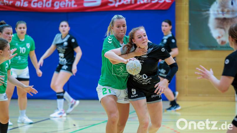 Magdalena Streit (am Ball) muss mit dem HV Oberviechtach in Münchberg antreten. Bild: Günter Uschold