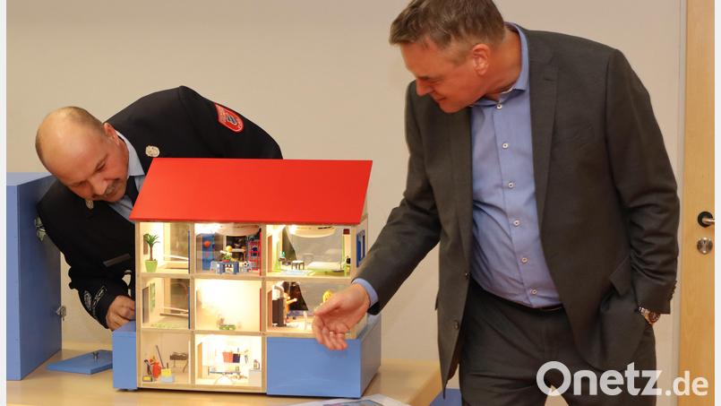 Das Rauchhaus ist eine Spende an den Kreisfeuerwehrverband Neustadt. Bild: Alexander Kleber